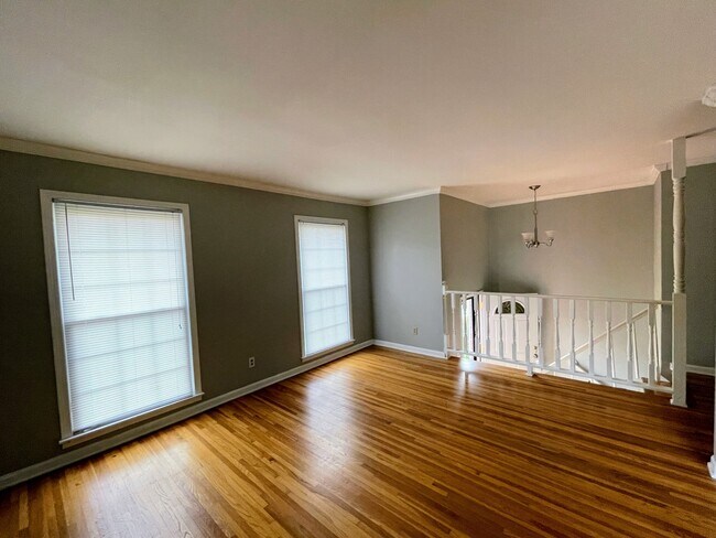 Building Photo - 2804 Broadview Dr NW