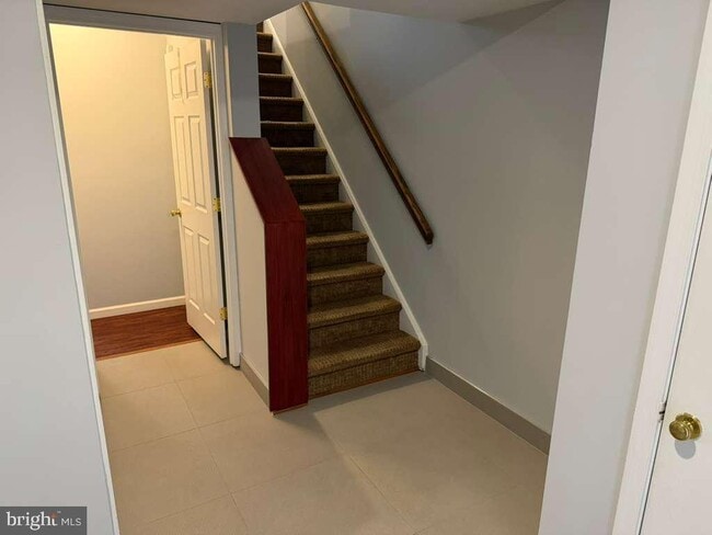 Building Photo - 10354 College Square