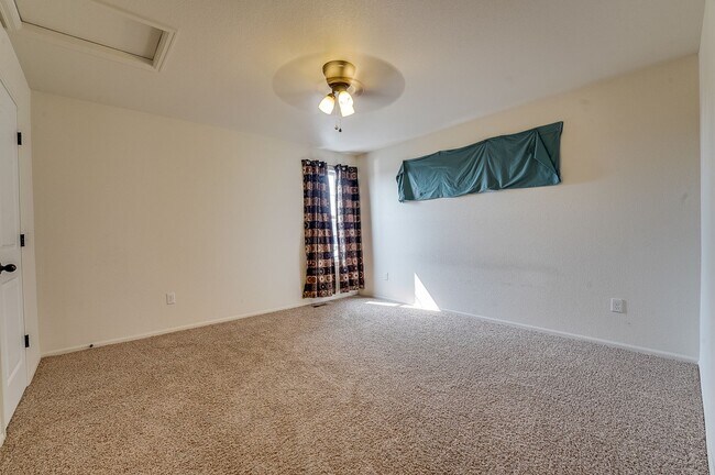 Building Photo - Beautiful 4 bed 3.5 Bath House in NE Fort Collins!