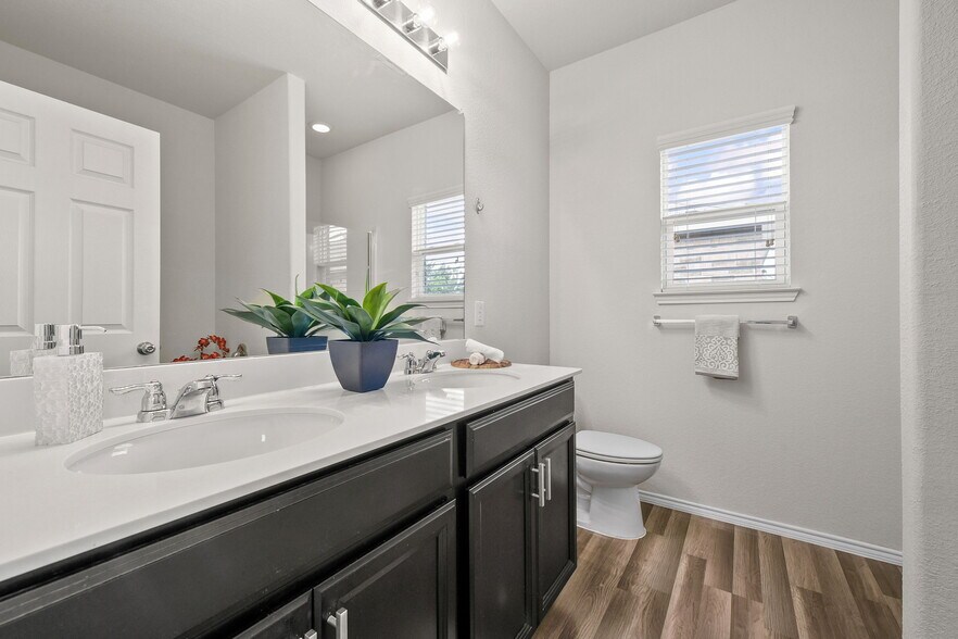 Building Photo - 3104 Montserrat Creek Dr