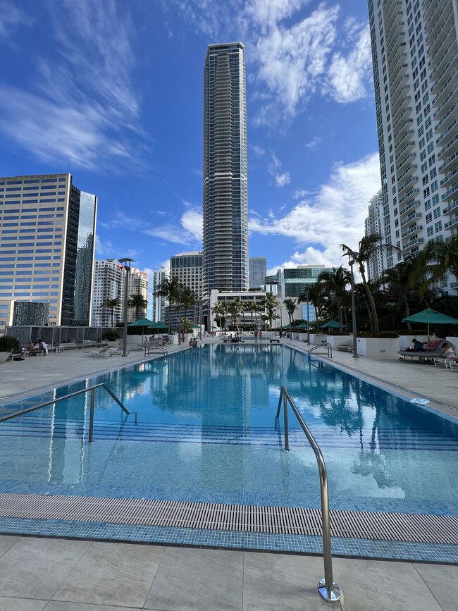 Building Photo - 950 Brickell Bay Dr