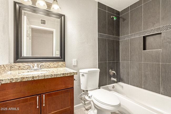 Building Photo - 1708 N Daffodil St