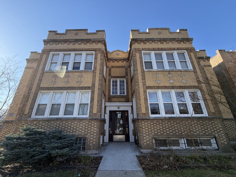 Building Photo - 4101 W Nelson St