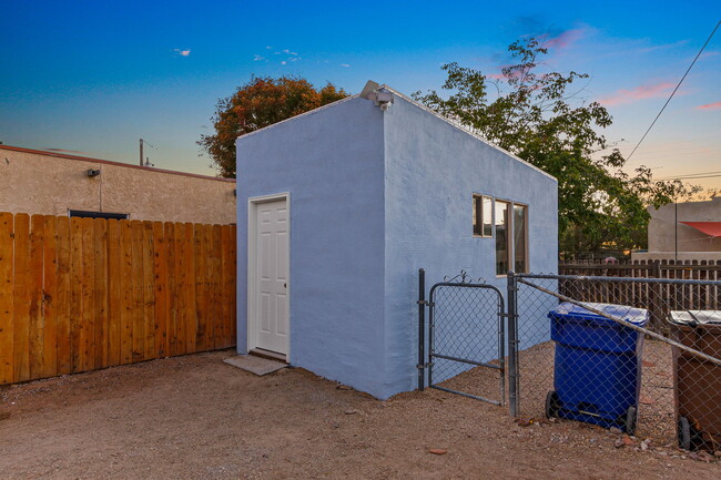 Shed - 306 S San Pedro St