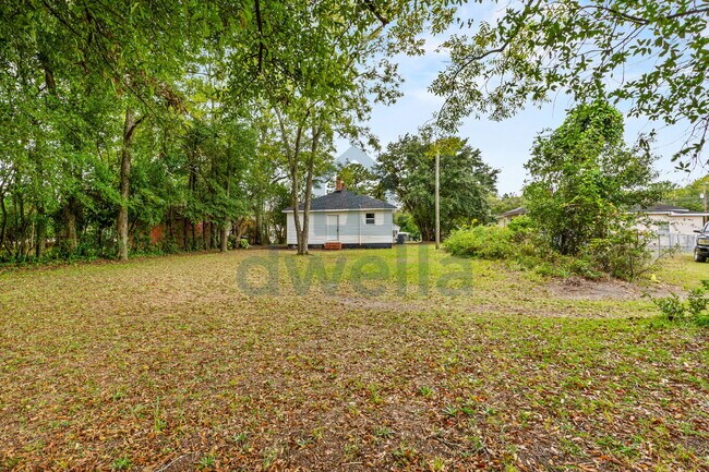 Building Photo - "Charming 3-Bedroom Home in Sumter with 2 Full Baths & Cozy 1169 Sq Ft Layout!"