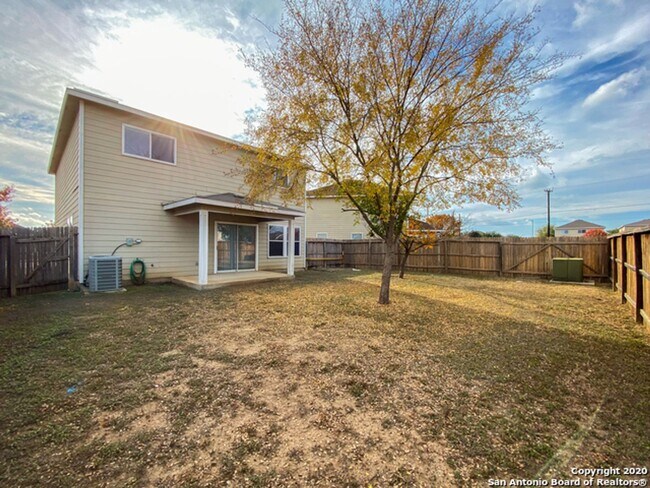 Building Photo - Beautiful two-story home in the desirable Silver Oaks community!
