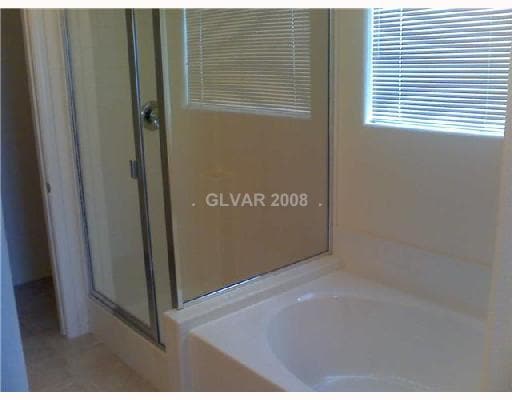 Building Photo - GREAT TOWNHOME LOCATED IN GATED COMMUNITY!!