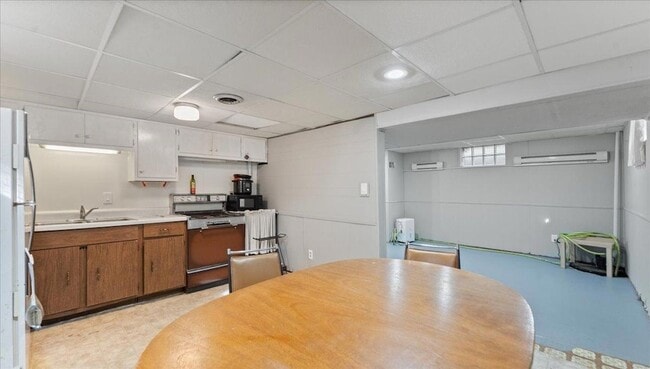 Building Photo - 828 15th St SW