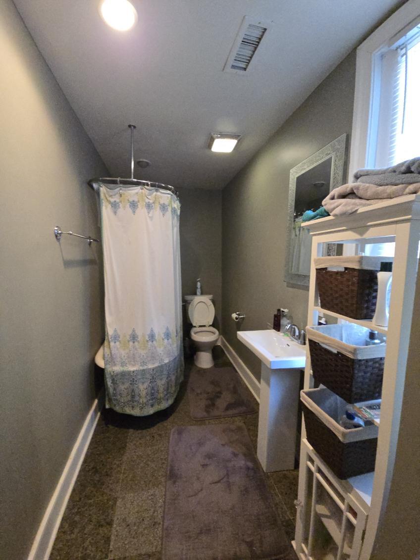 En Suite Bathroom - 2200 E Broad St
