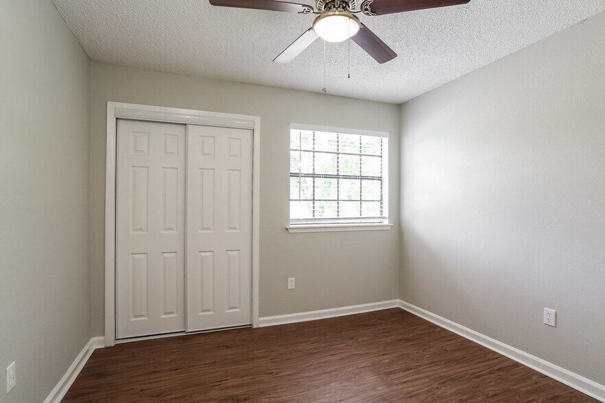 Building Photo - 18711 Droitwich Dr