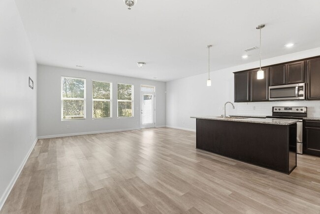 Building Photo - Murfreesboro Townhome