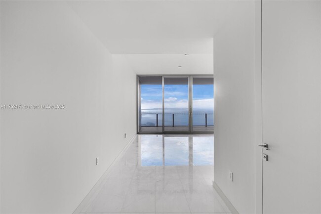 Building Photo - 300 Biscayne Blvd Way