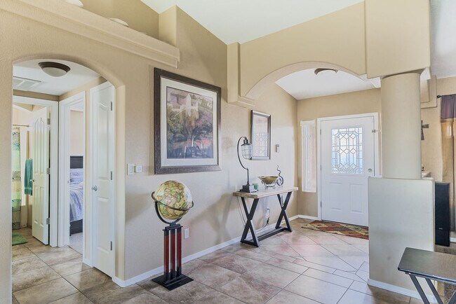 Building Photo - 2121 Desert Lakes Dr