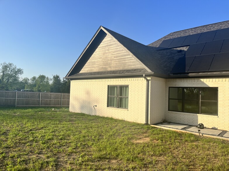 Building Photo - 15849 Avery Ln