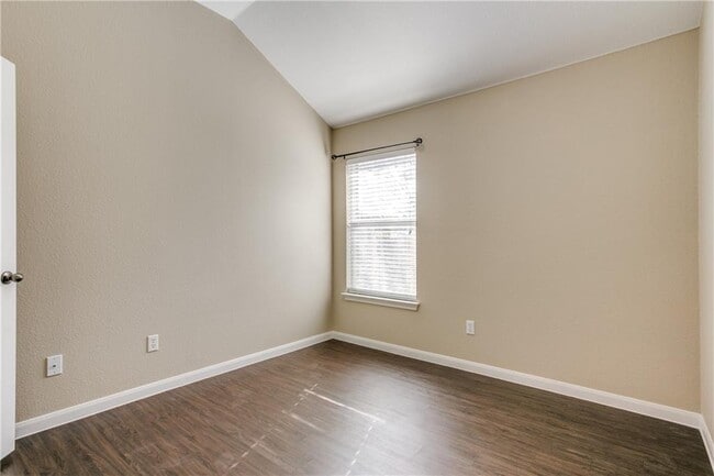 Building Photo - 1402 Shamitas Ct