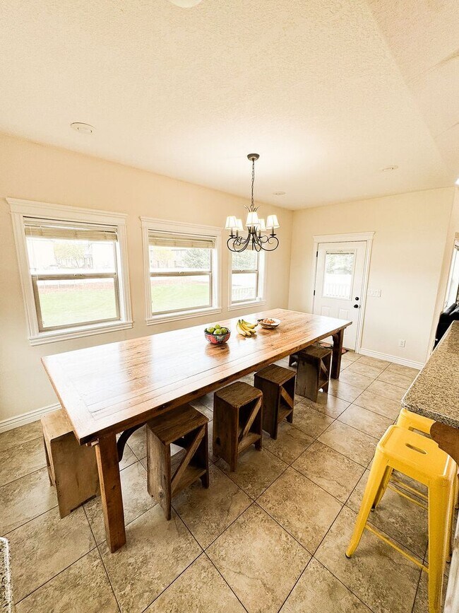 Building Photo - Beautiful Custom Home For Rent In Rexburg!
