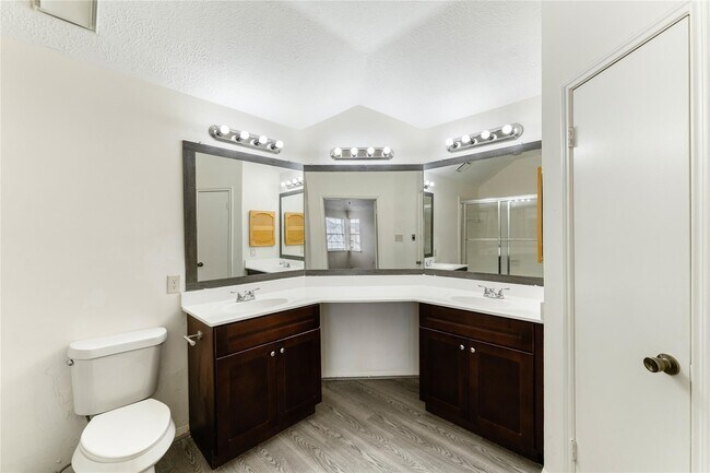 Building Photo - 6422 Chatham Island Ln