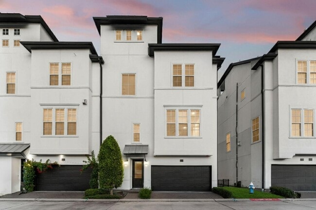 Building Photo - 2202 Lakeshore Edge Dr