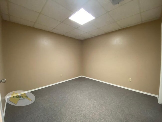 Building Photo - 219 Academy Dr