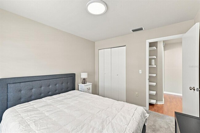 Building Photo - 128 Lookout Dr