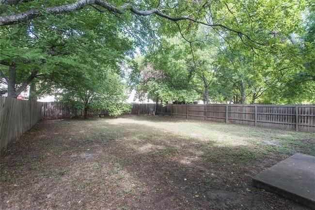 Building Photo - 12400 Tomanet Trail
