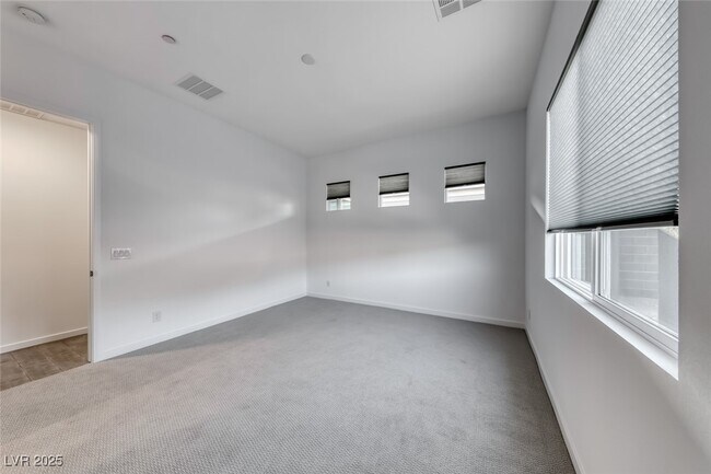 Building Photo - 102 Ibiza Lk Dr
