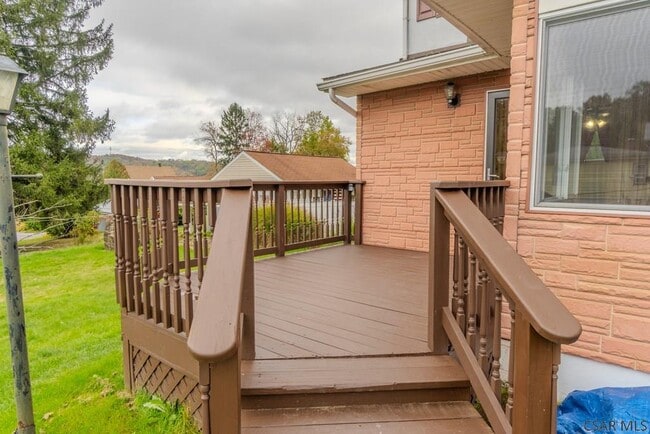 Building Photo - 703 Saybrook Pl