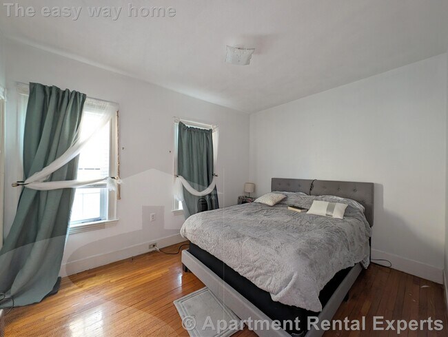 Building Photo - 35 Pearson Rd