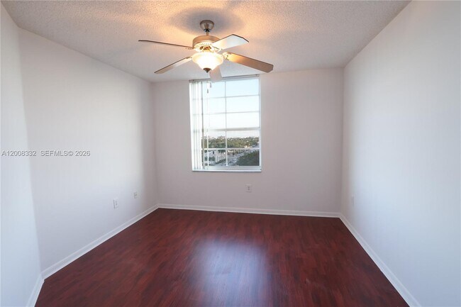 Building Photo - 520 SE 5 Ave