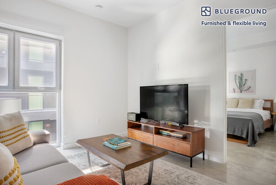 Building Photo - 3630 Overland Ave