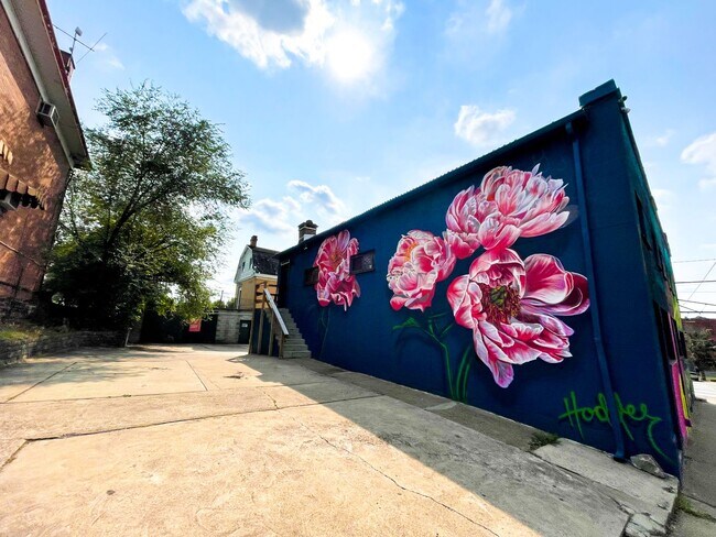 Building Photo - AVAILABLE AUGUST 2026 - Updated 2 Bedroom Apartment Located in the heart of a GREAT Neighborhood