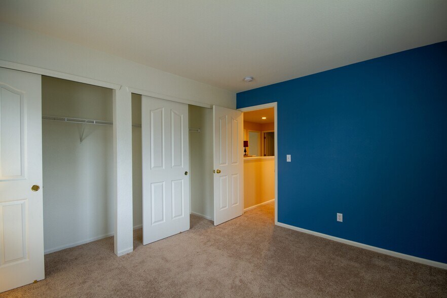 Building Photo - 5747 Jaguar Way