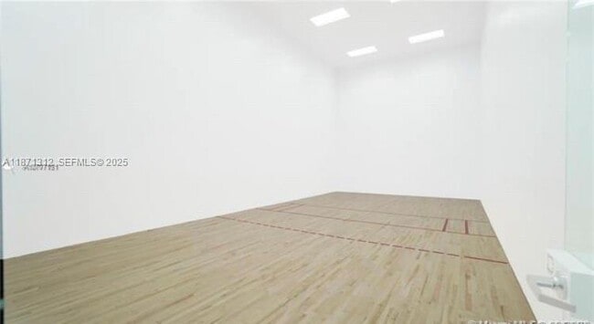 Building Photo - 851 NE 1st Ave