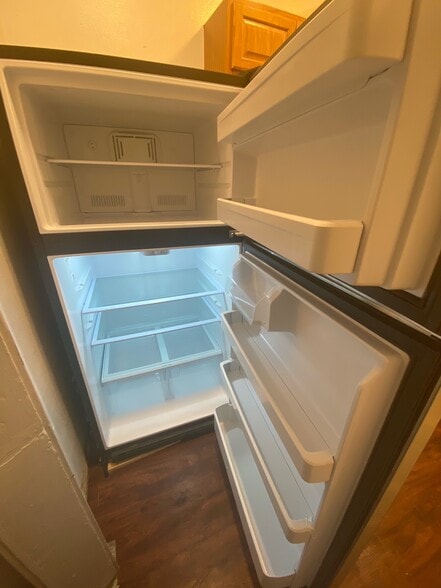 Building Photo - 817 Anaheim St