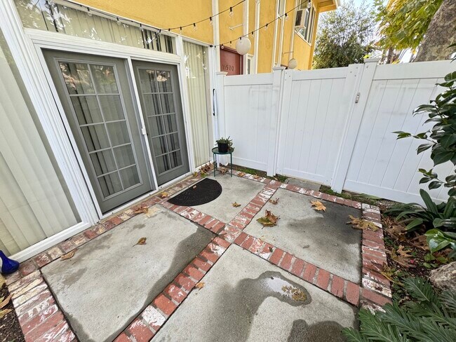 Building Photo - 11500 Rochester Ave