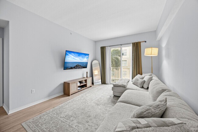 Building Photo - 1203 Town Center Dr