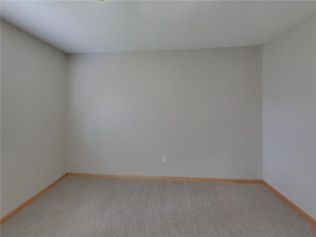 Building Photo - 516 Lincoln Dr NE
