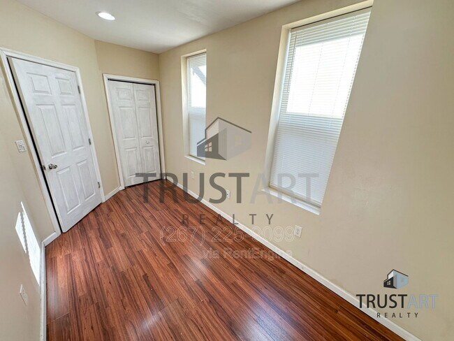 Building Photo - 3042 N 15th St