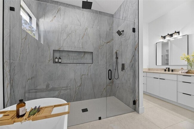 Building Photo - 2335 Oak Terrace