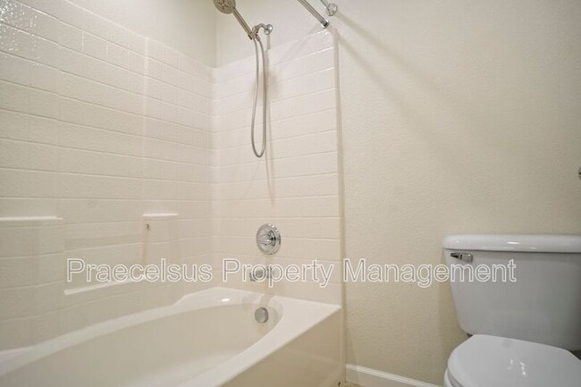 Building Photo - 2155 Caminito Leonzio