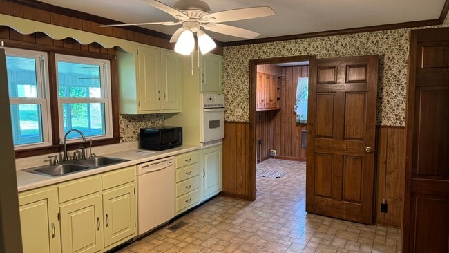 Building Photo - 220 Wilkins Ave