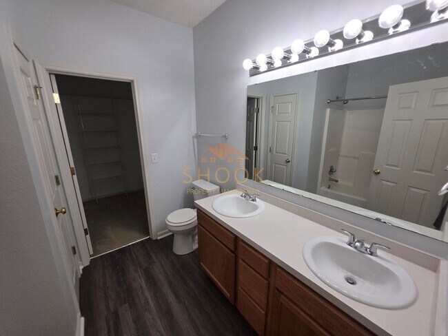 Building Photo - 3 BR Lindberg Village
