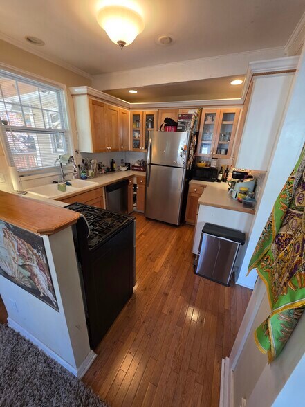 Building Photo - 965 Myrtle St NE