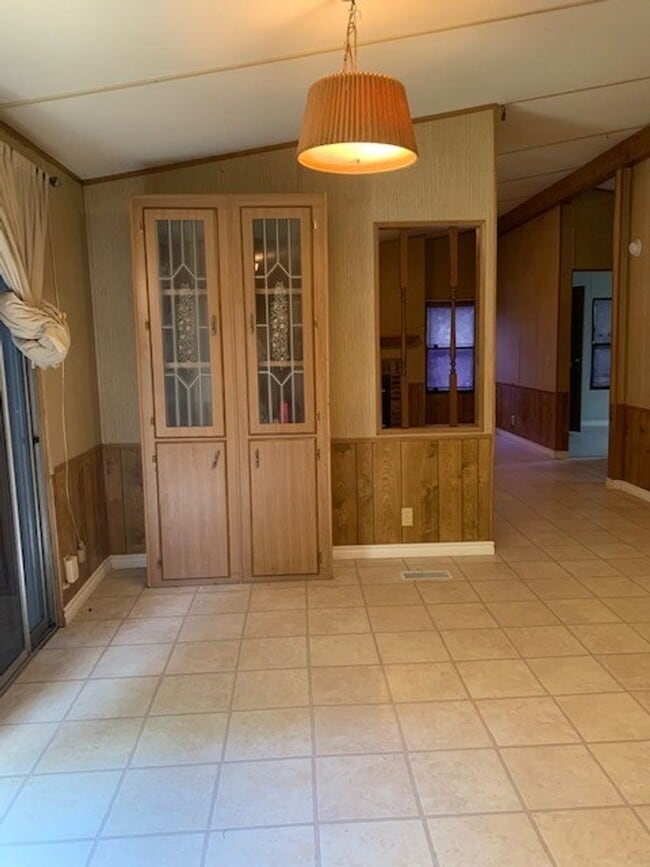 Building Photo - Double-Wide Mobile Home. Housing Accepted!