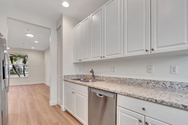Building Photo - 4313 Parkside Dr