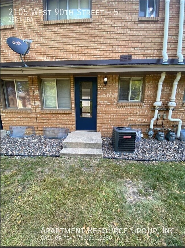 Building Photo - 2105 W 90th St