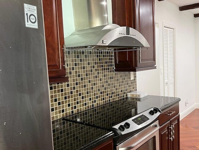 Building Photo - 1250 SW 15th Ave