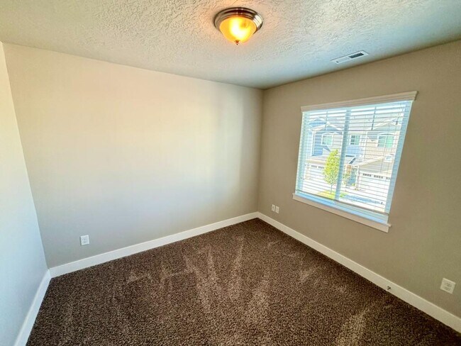 Building Photo - 683 S 1803 W
