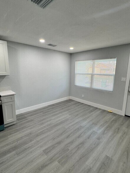 Building Photo - 3012 Ybor St