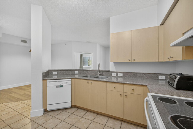 Building Photo - 340 Crestwood Cir